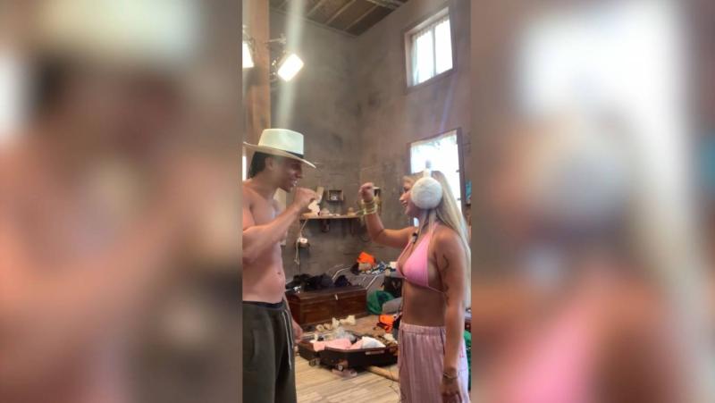 Uriel y Guarén se saludan en la Cámara Oculta