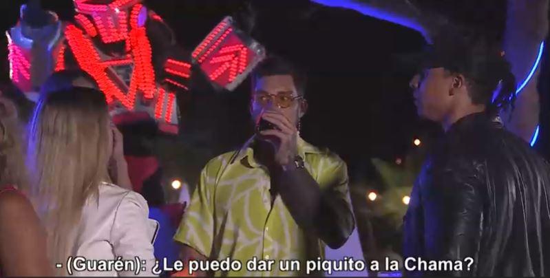 Guarén pidiendo un beso de Chama en Tierra Brava