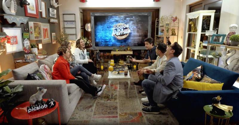 Chiqui Aguayo junto a Alison Mandel y Maly Jorquiera en Socios de la Parrilla