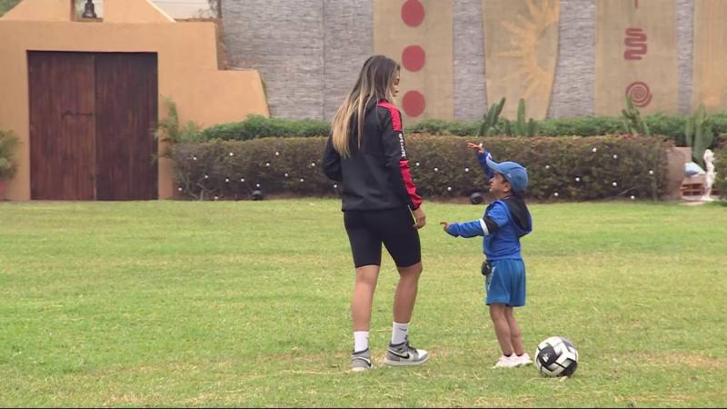 Miguelito se disculpa con Chama por pegarle un pelotazo en Tierra Brava