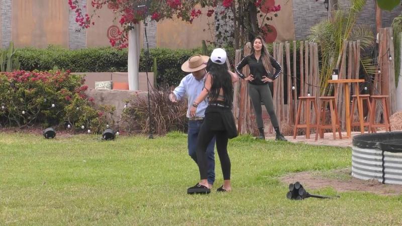 Pamela Díaz y Chama son separadas por el Capataz en Tierra Brava