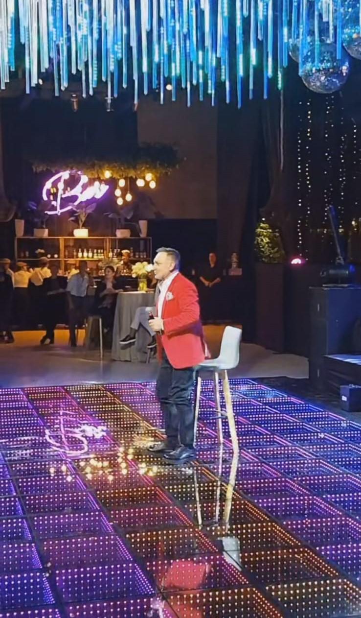 Camilo Huerta y Marité Matus recibieron especial regalo de Luis Jara en su matrimonio