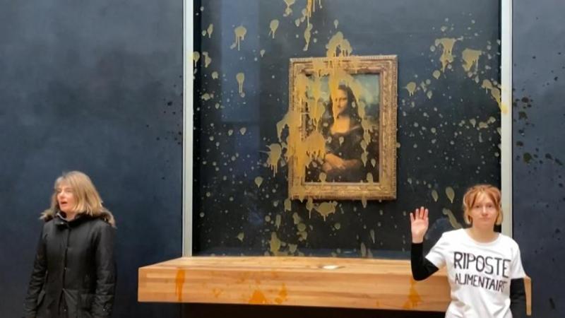 Activistas lanzan sopa a la Mona Lisa - AFP