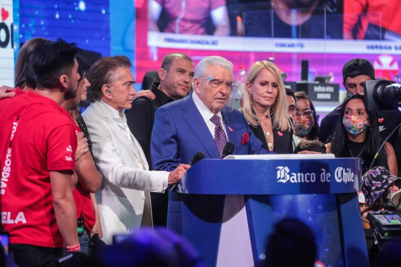 Don Francisco volvió a decir presente en la Teletón - Agencia Uno