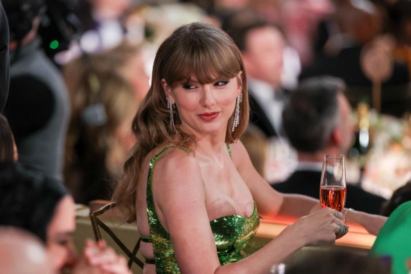 Taylor Swift en la ceremonia de los Globos de Oro