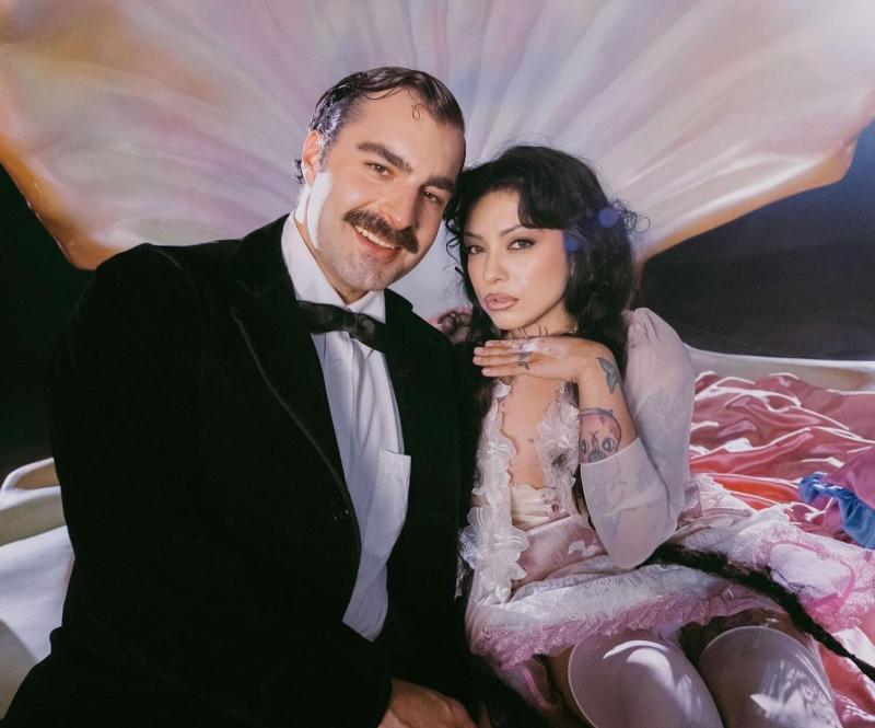 Mon Laferte grabando el videoclip de "Pornocracia"