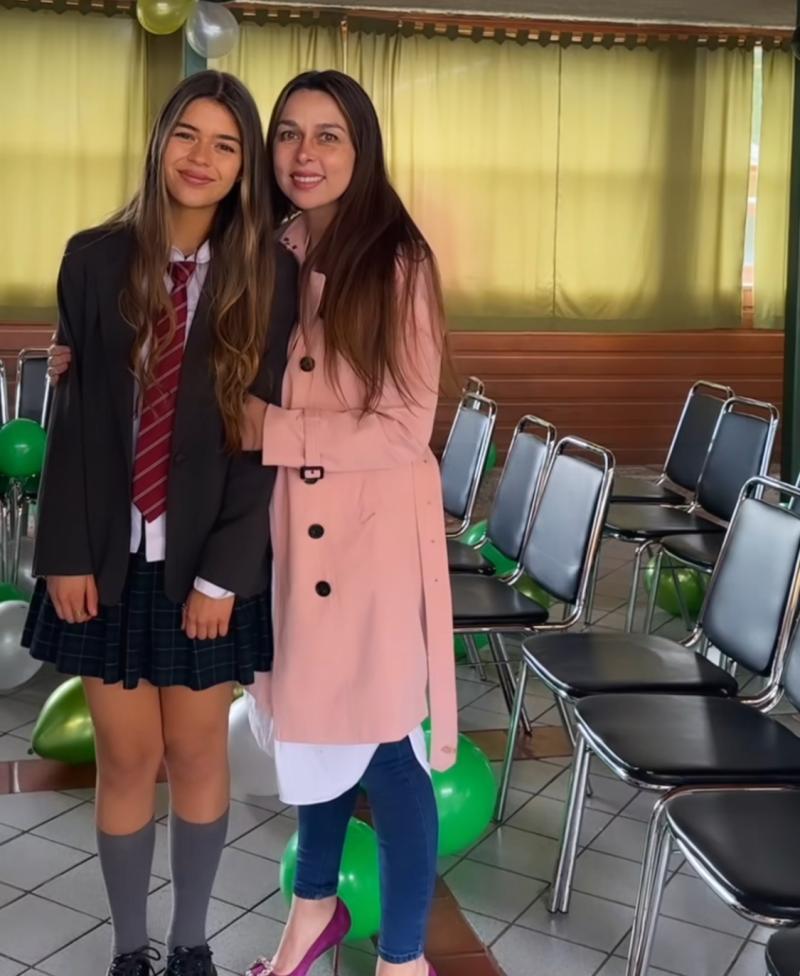 Joyce Castiblanco y su hija Florencia Tagle en su graduación de cuarto medio
