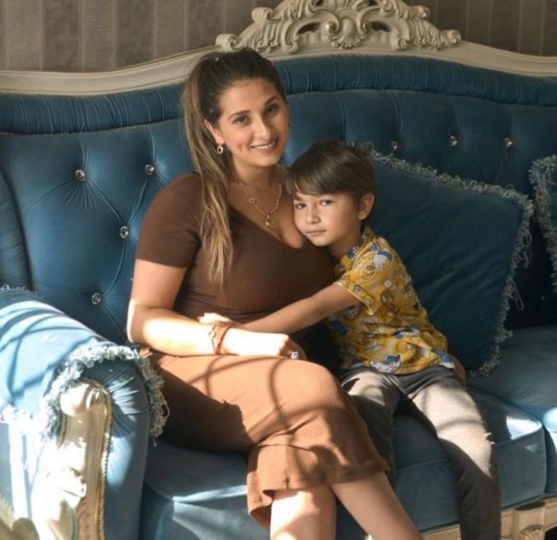Perla Ilich y su hijo Mateo