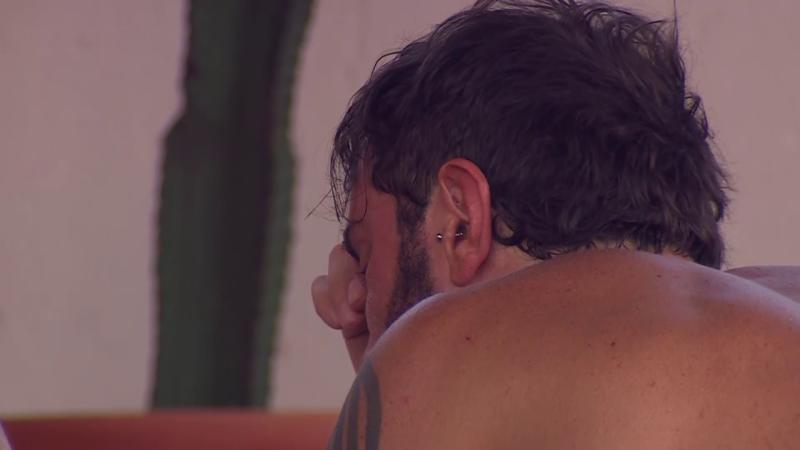 Arturo Longton llora por Shirley