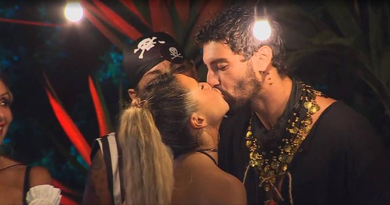 Guarén y Jhonatan se besan en Tierra Brava