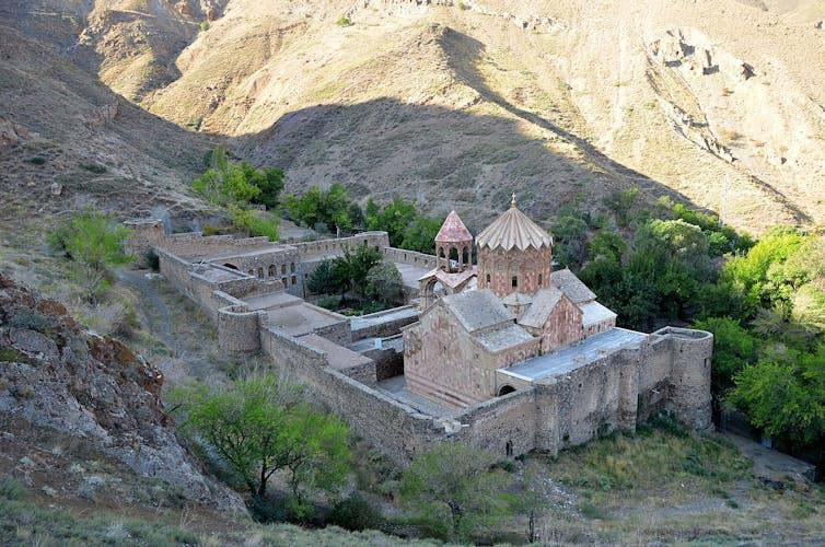 Panorámica de la Catedral de San Esteban, de origen armenio, localizada en la ciudad iraní de Yulfa.