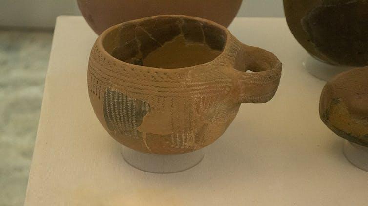 Cuenco con decoración impresa cardial.