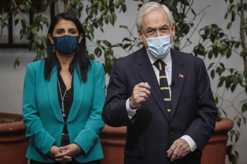 Sebastián Piñera junto a Karla Rubilar - Créditos: Agencia Uno