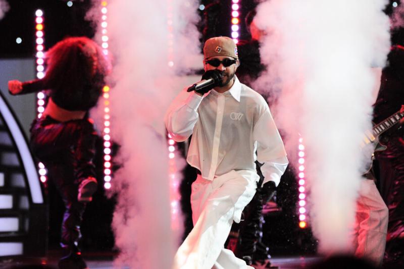 Mora lució un atuendo blanco en Viña 2024