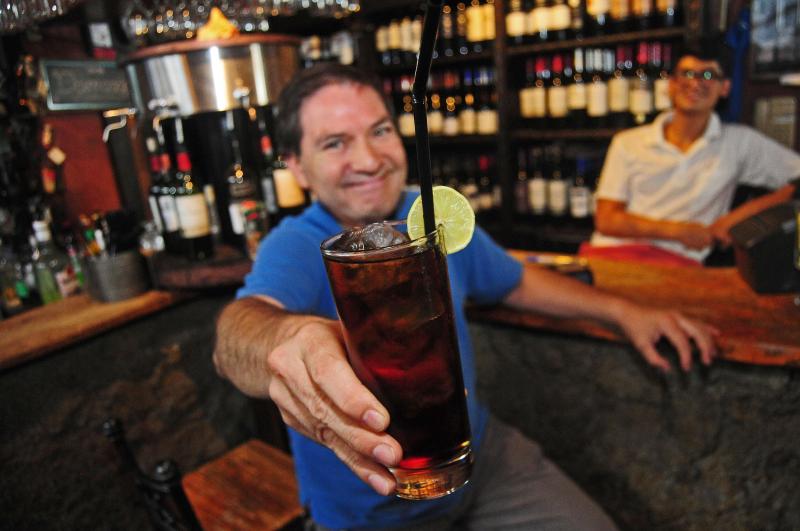 Chilenos celebran anualmente día de la piscola - Créditos: Agencia Uno