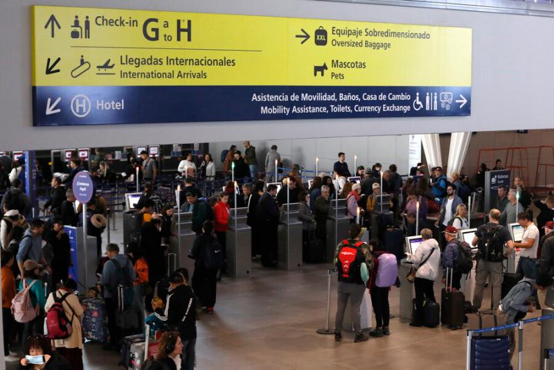 Chilenos adoptados irregularmente vuelven al país