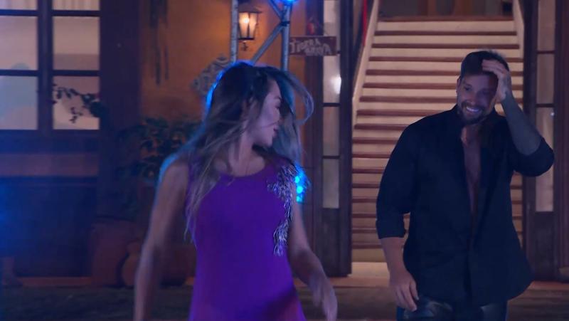 Luis Mateucci complicado bailando con Chama