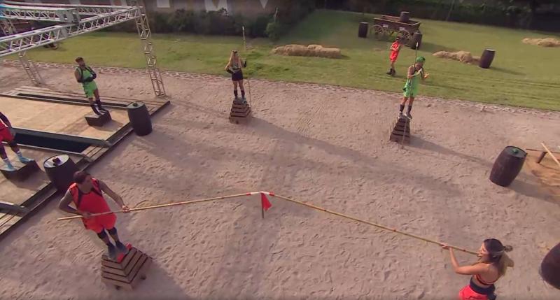 Chama y Botota usan sus cañas mientras Guarén y Junior Playboy esperan