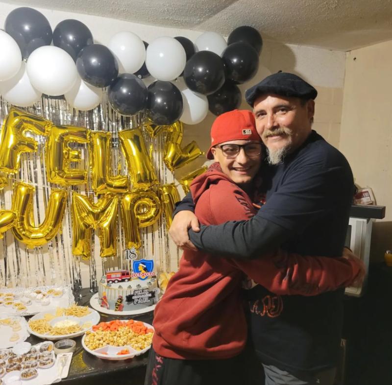 Paul Vásquez junto a su hijo - Créditos: Instagram
