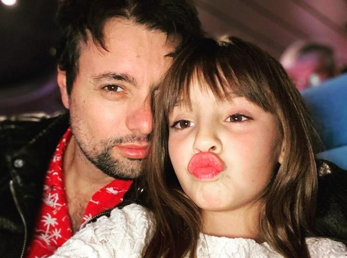 Daniel Valenzuela junto a una de sus hijas con Paloma Aliaga. (Instagram)