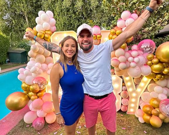 Natalia Mandiola y Rodrigo Rojos serán padres de una niña.