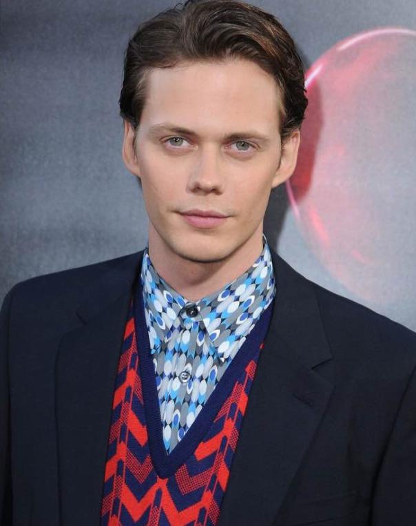 Bill Skarsgard deberá pagar millonaria multa tras ser arrestado en Suecia.