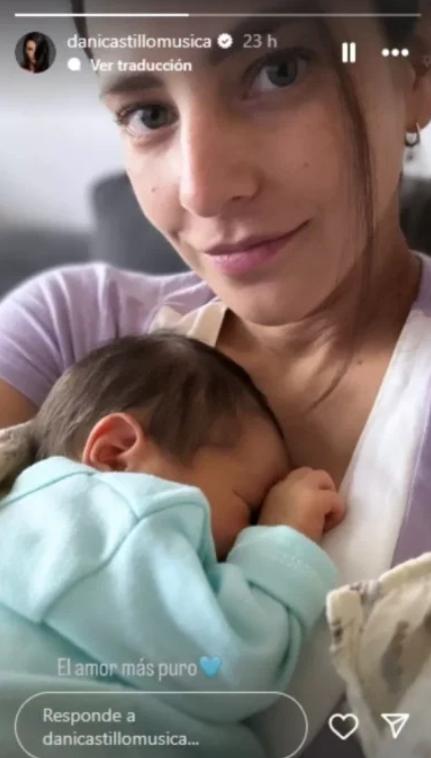 Daniela Castillo junto a su hijo recién nacido.