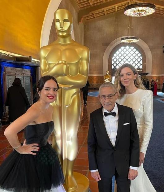 Maite Alberdi junto a Sergio Chamy, protagonista de la película 'Agente Topo'.