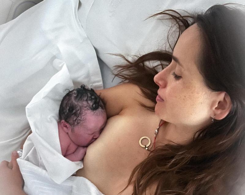 Juanita Ringeling junto a su segunda hija, Loica.