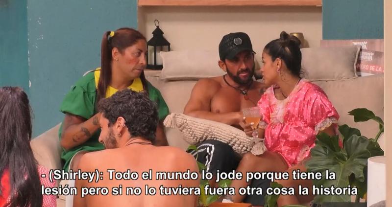 Shirley Arica defiende a Arturo Longton en Tierra Brava