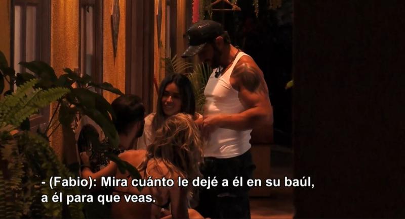 Fabio Agostini le hace una broma a Arturo Longton