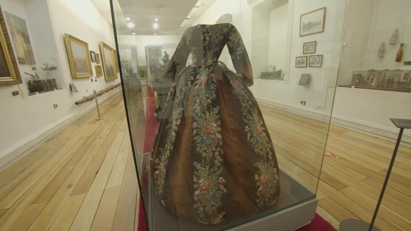 María Jesús Sothers se sorprendió con la colección textil del Museo Histórico Nacional