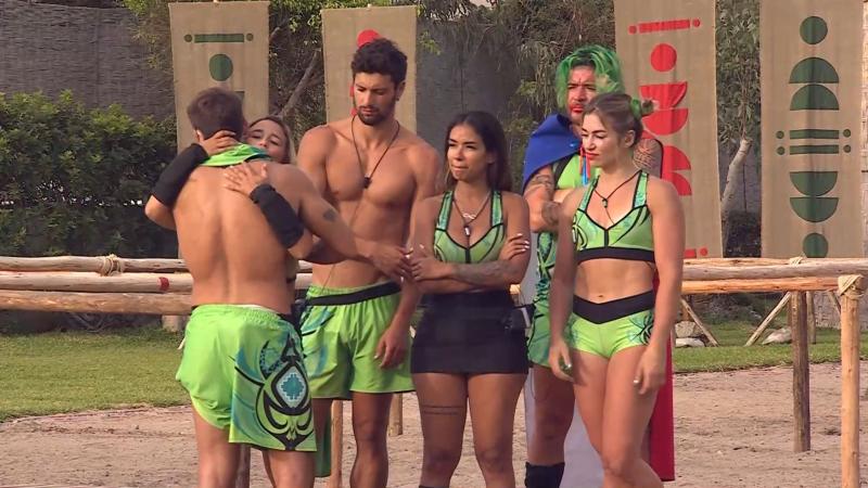 Luis Mateucci abraza a Guarén