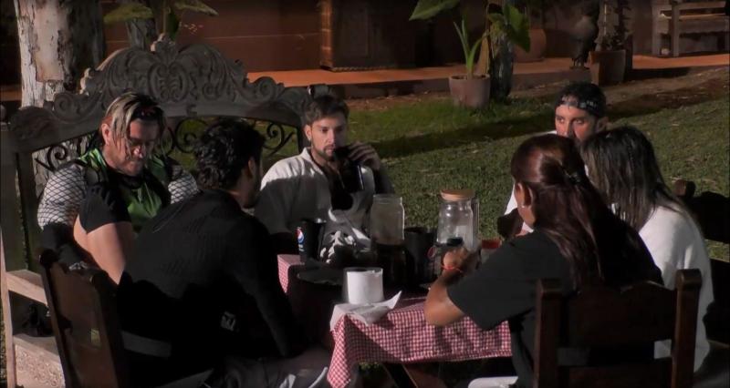 Luis Mateucci critica a Shirley Arica