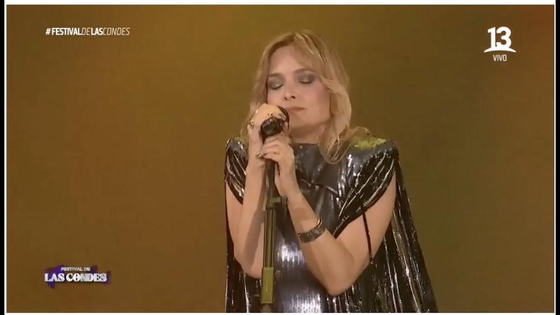 Nicole interpretando "Dame Luz" en el Festival de Las Condes.