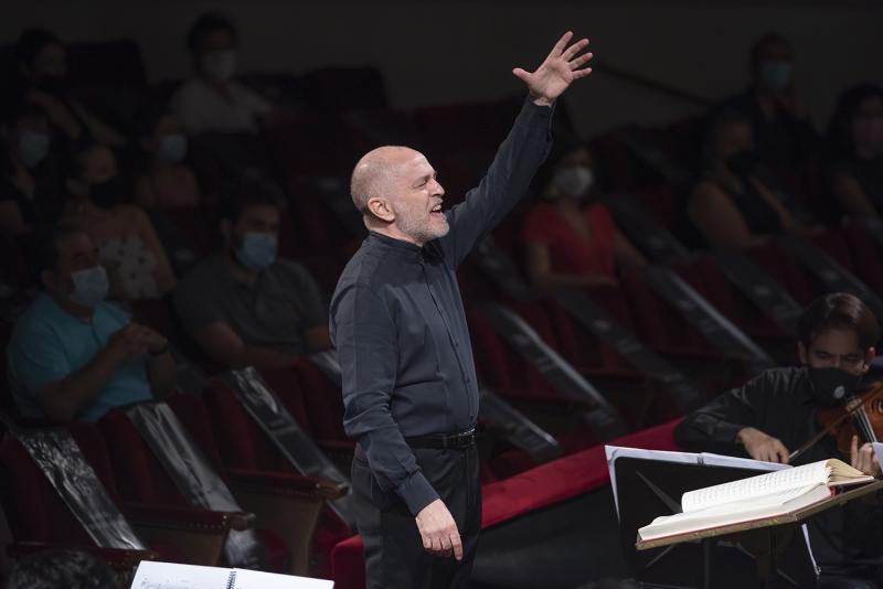 El director musical Roberto Rizzi Brignoli regresa en grande al Municipal de Santiago