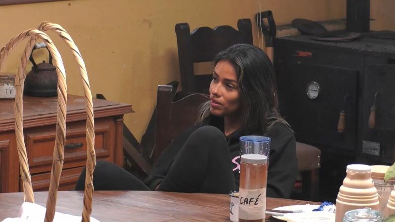 Shirley Arica escucha a Daniela Aránguiz