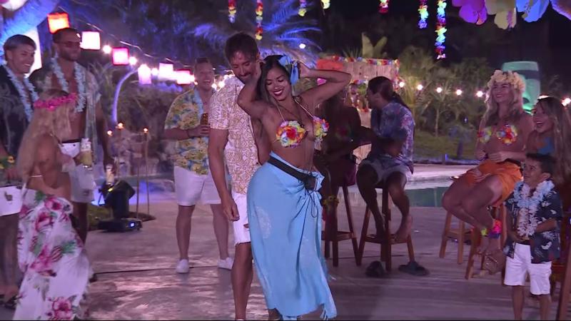 Arturo Longton y Shirley Arica bailan en Tierra Brava