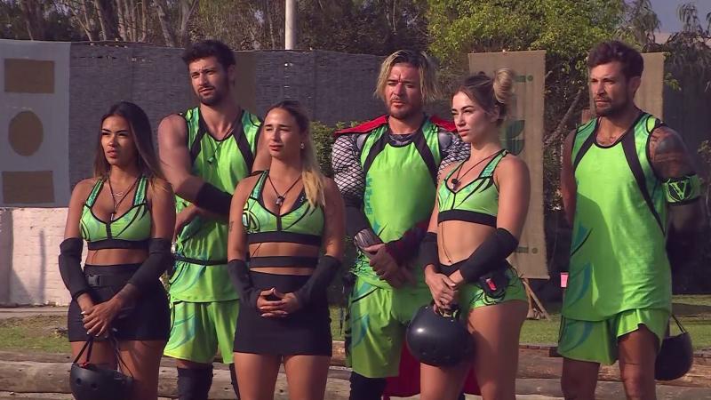 El equipo Linterna Verde en Tierra Brava