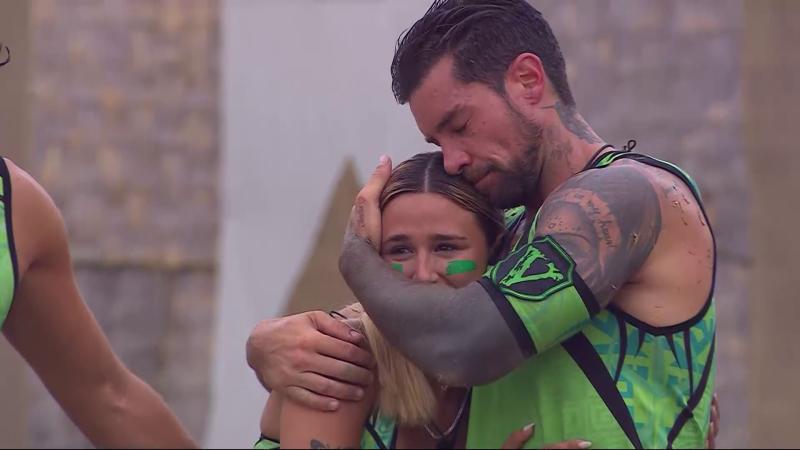 Luis Mateucci consuela a Guarén después de ser seleccionada para disputar la Eliminación