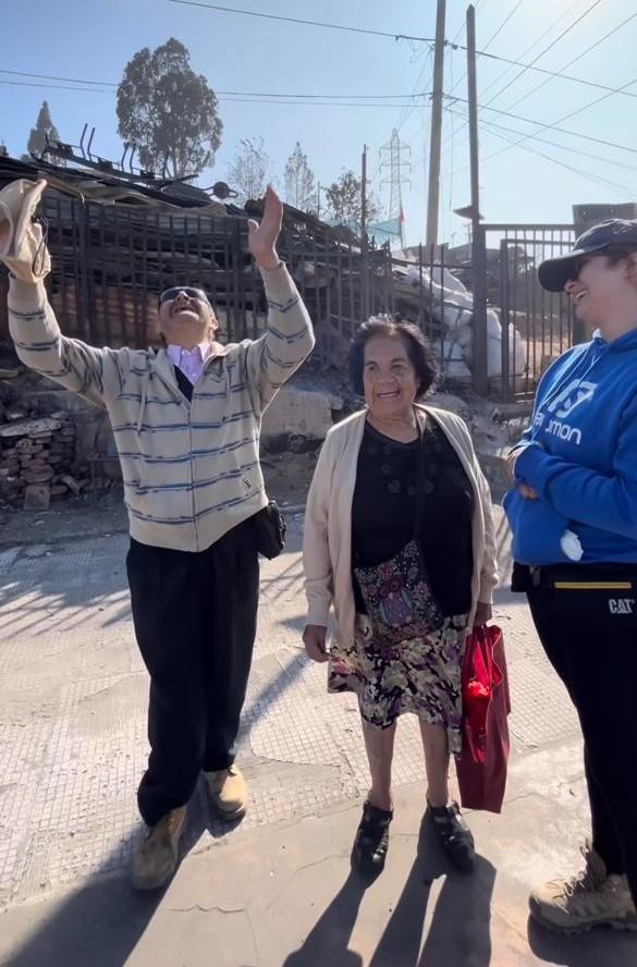 Esta fue la reacción de Don Pedro al enterarse que le donaron una casita - Créditos: Captura @elenna.mendes