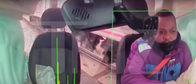 Tren parte en dos a un camión