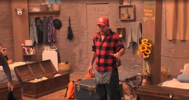 Junior Playboy discutiendo con Miguelito