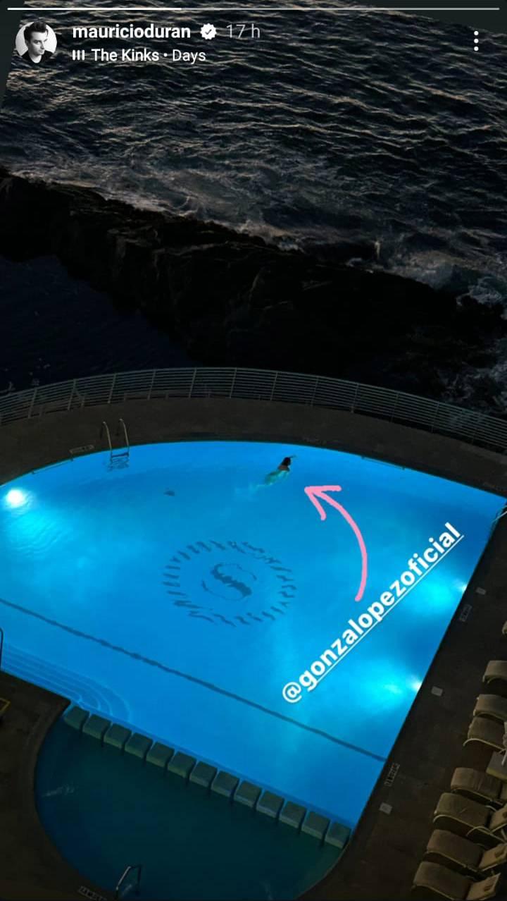 Un miembro de Los Bunkers se dio un piscinazo nocturno