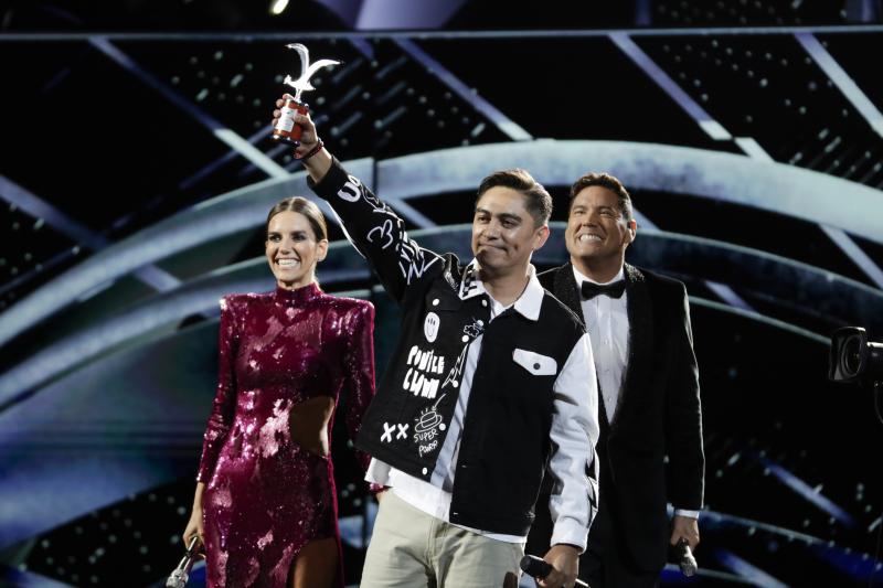 Humorista Sergio Freire con su Gaviota de Plata