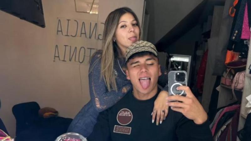 Ignacia Antonia junto al futbolista de Colo Colo, Damián Pizarro.