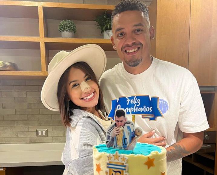 Nathalie Vera junto a su novio.