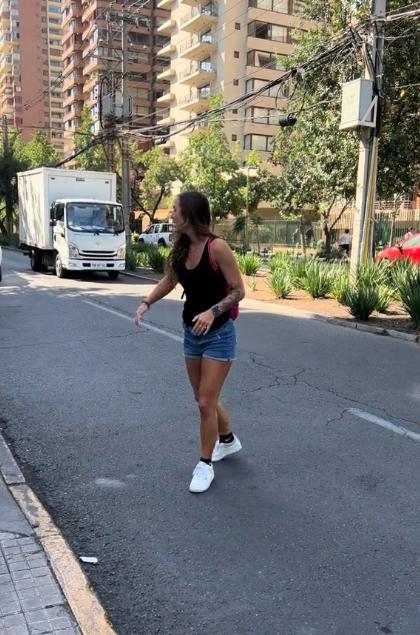 Joven argentina impactada por la educación vial en Chile - Créditos: Captura