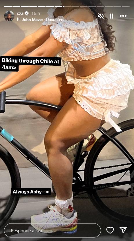 SZA anduvo en bicicleta por las calles de Santiago - Créditos: Captura Instagram