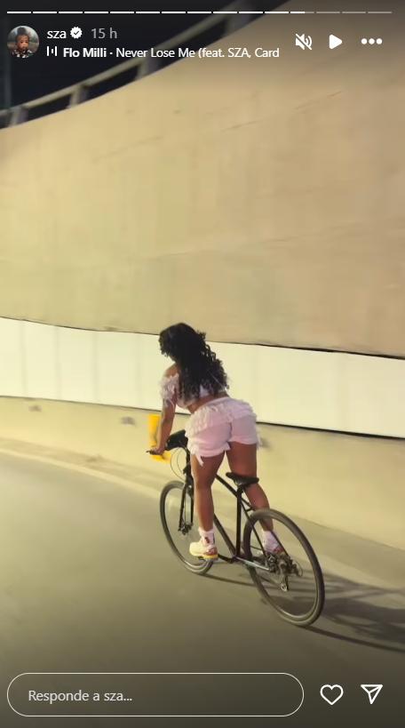 SZA anduvo en bicicleta por las calles de Santiago - Créditos: Captura Instagram